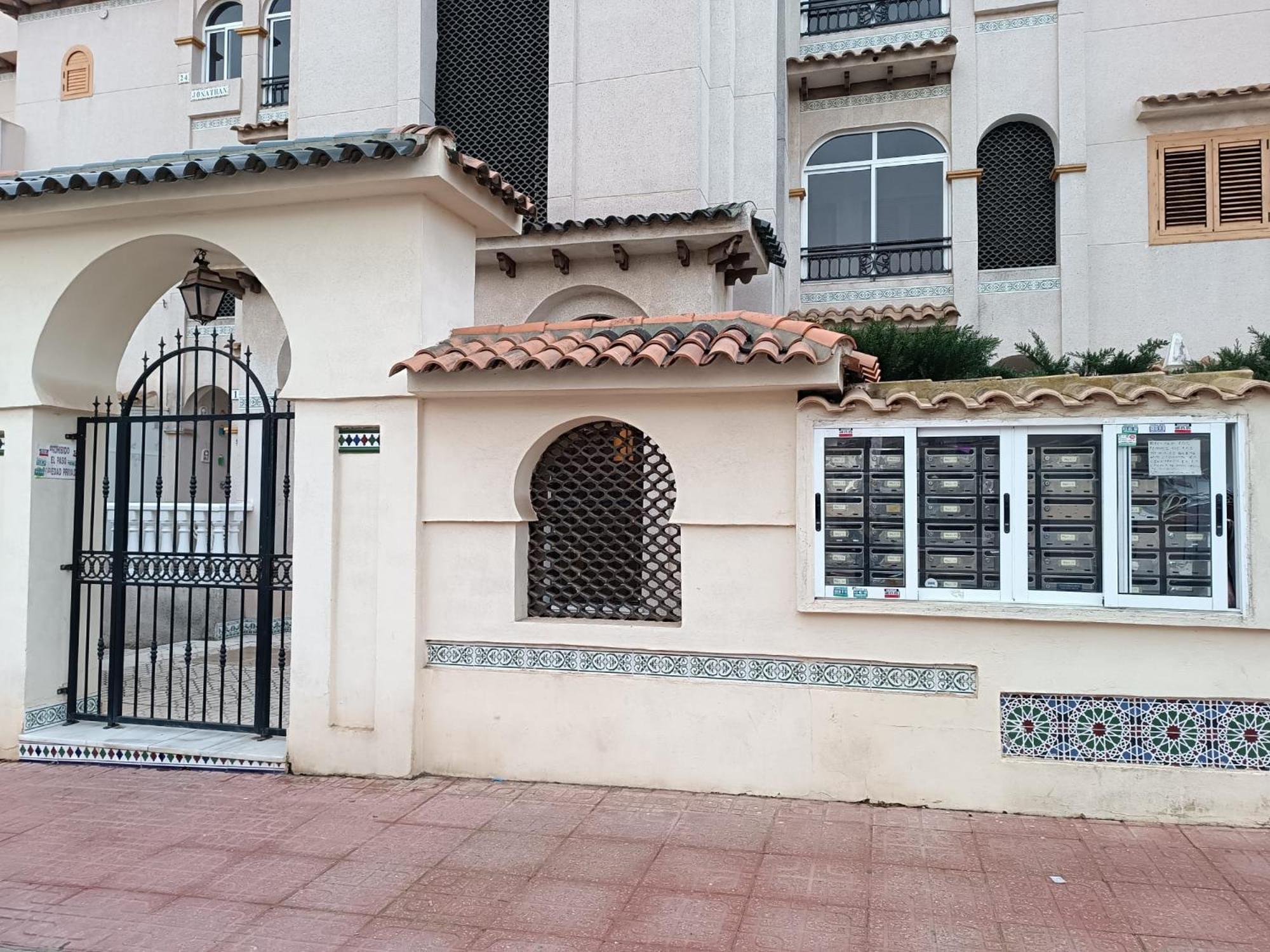 Residencia Alhambra Los Cisnes Torrevieja Exterior photo