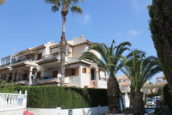 Residencia Alhambra Los Cisnes Torrevieja Exterior photo