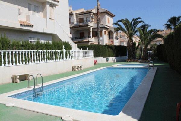 Residencia Alhambra Los Cisnes Torrevieja Exterior photo